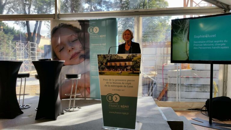 Sophie Cluzel à la maison de répit des aidants de Lyon