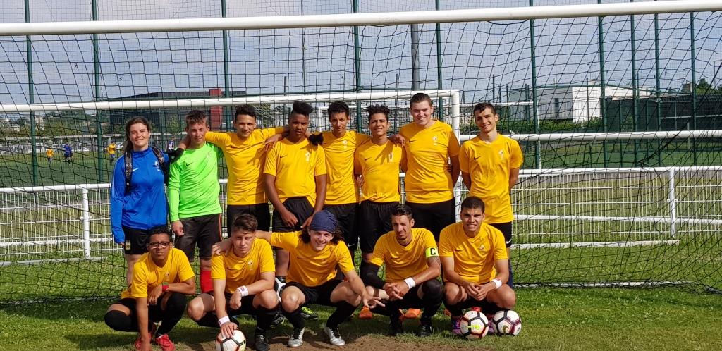 L'équipe de foot sport adapté de la ligue Auvra en juin 2019