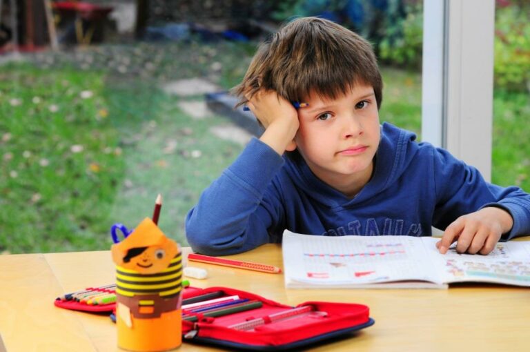 Rentrée des enfants en situation de handicap : les difficultés persistent malgré les annonces
