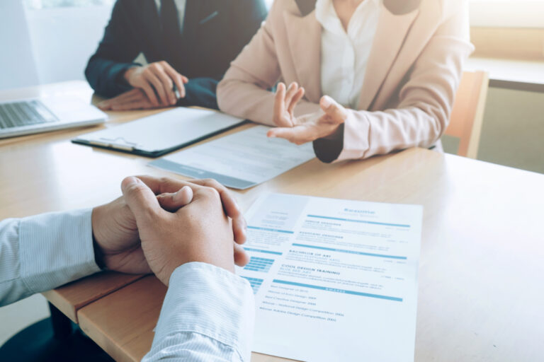 Handicap et accès à l'emploi : Des mots, toujours des mots ?
