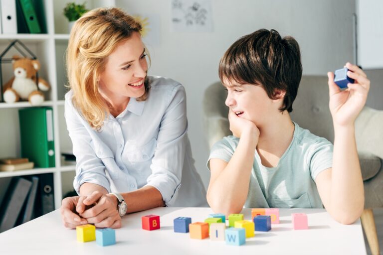 Accompagnement à l’école : Une nouvelle indemnité pour les AESH référents