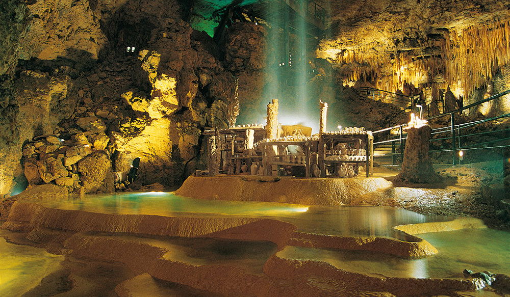 Découvrez la plus grande cavité aménagée du Périgord - Vacances accessibles en Nouvelle Aquitaine © Gouffre de Proumeyssac