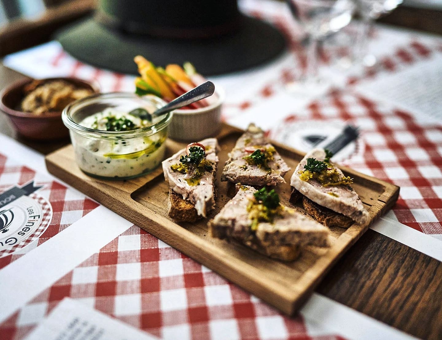 Une planche de dégustation préparée à l'intention des visiteurs de Lyon Food Tour © Lyon Food Tour