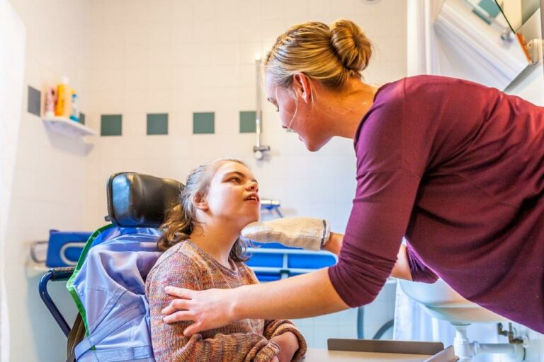 Proches aidants : L’Unafam alerte sur leurs conditions de vie