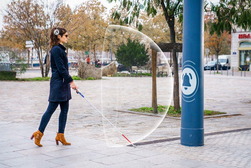 Déplacement des personnes aveugles : un boîtier qui optimise les cannes