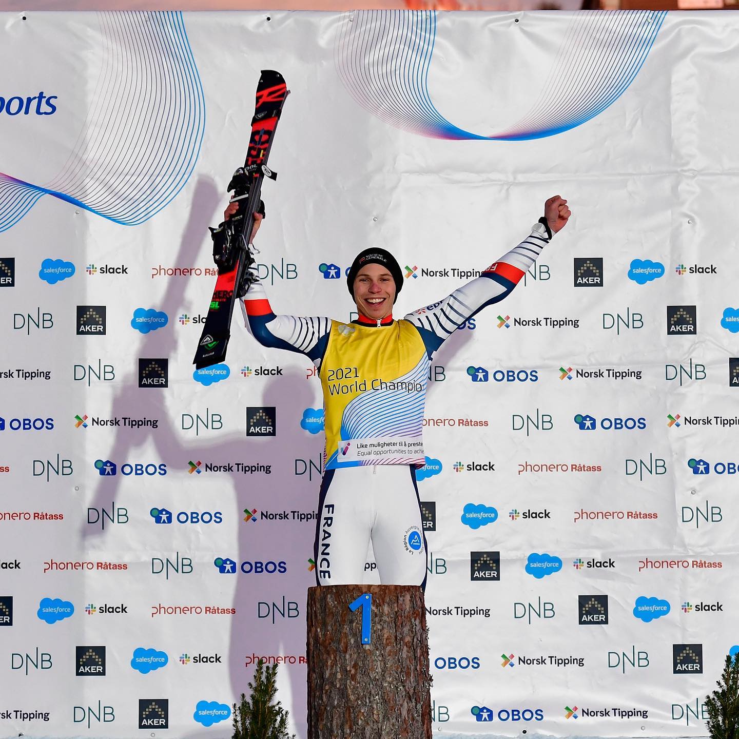 Arthur Bauchet sur le podium des Championnats du monde © Luc Percival