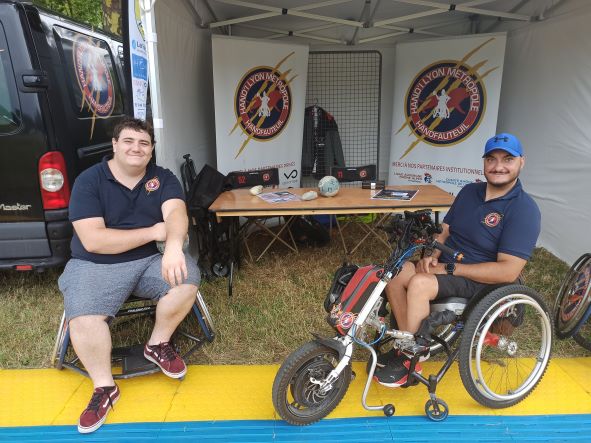 Tony Gomes (à droite), président du Lyon Métropole Handfauteuil