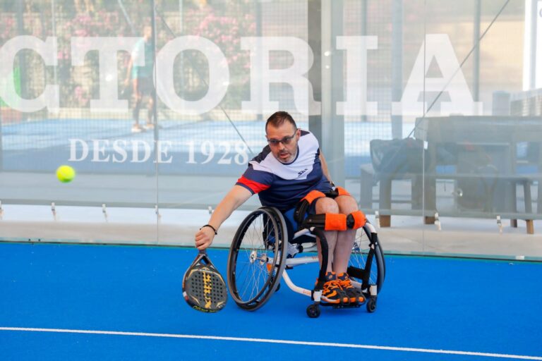 UrbanPadel organise un tournoi de padel-fauteuil
