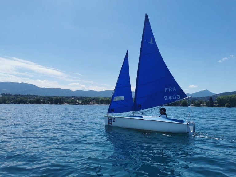 Voile et déficience visuelle : un périple sur le lac Léman pour promouvoir le Cécivoile