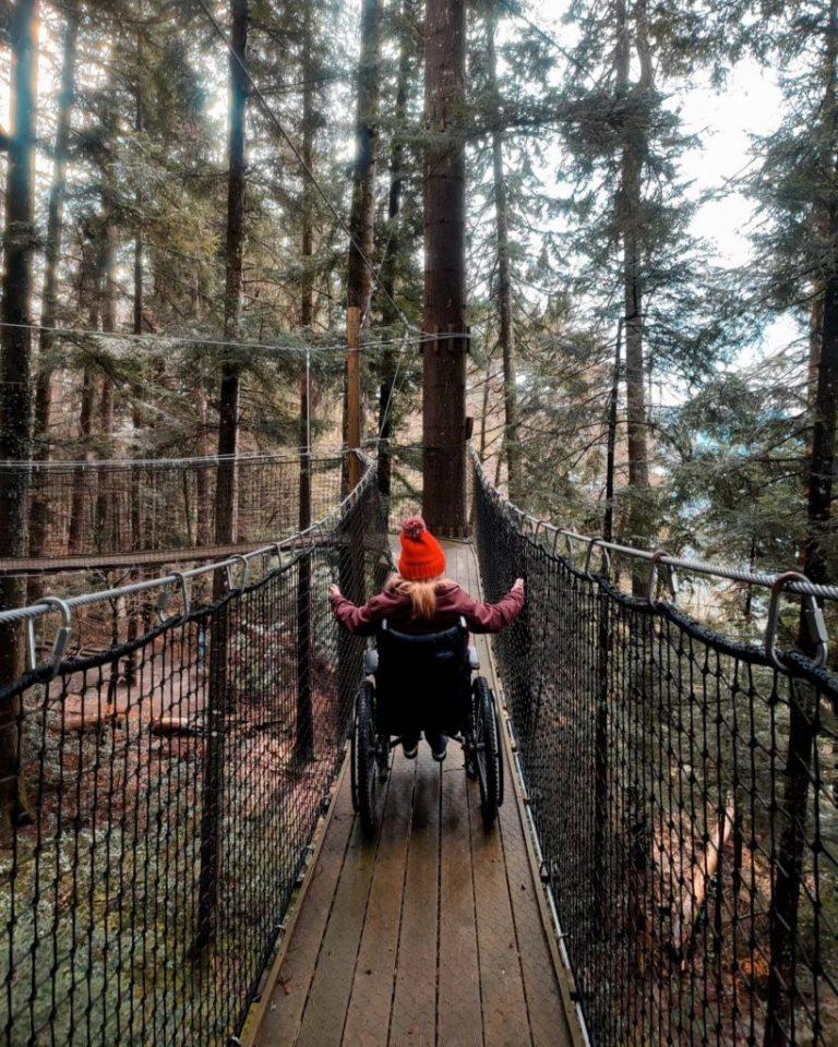 Accrobranche en fauteuil roulant : une blogueuse raconte