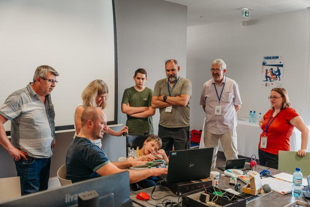 Le Fabrikarium de Palavas créé des innovations pour aider les personnes ayant un handicap.