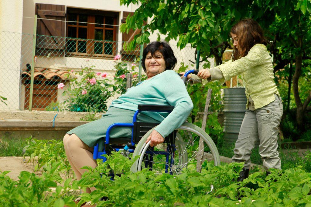 La cour des comptes pointe du doigt le mauvais accompagnement des personnes en situation de handicap vieillissantes